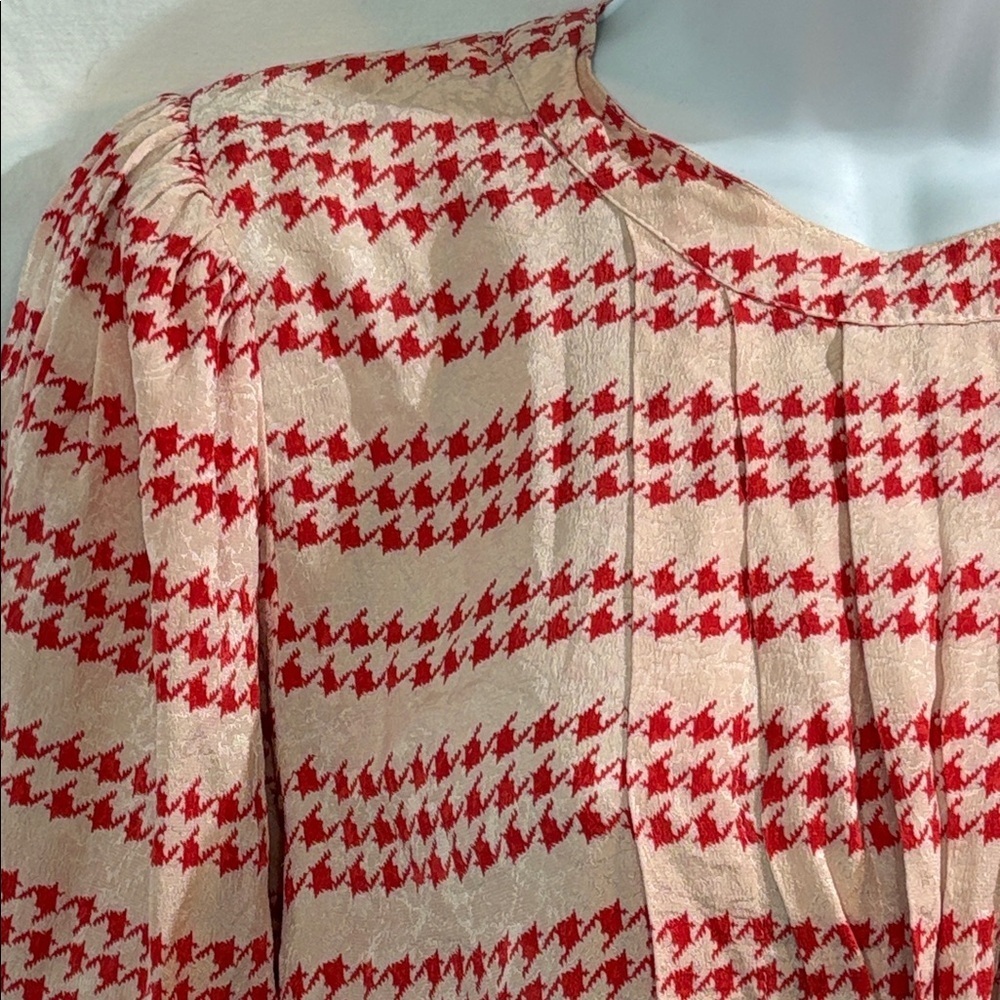 VNTG 100% Silk Diane Freís Stylish Red and Pink Patterned Blouse - Picture 2 of 6